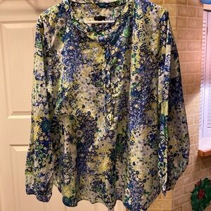 Talbots size 2 x top 100% cotton few buttons in front. buttons on sleeves.